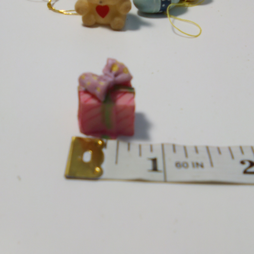 Vintage Pink Egg-Shaped Shelf with Easter Decorations - Picture 8 of 14